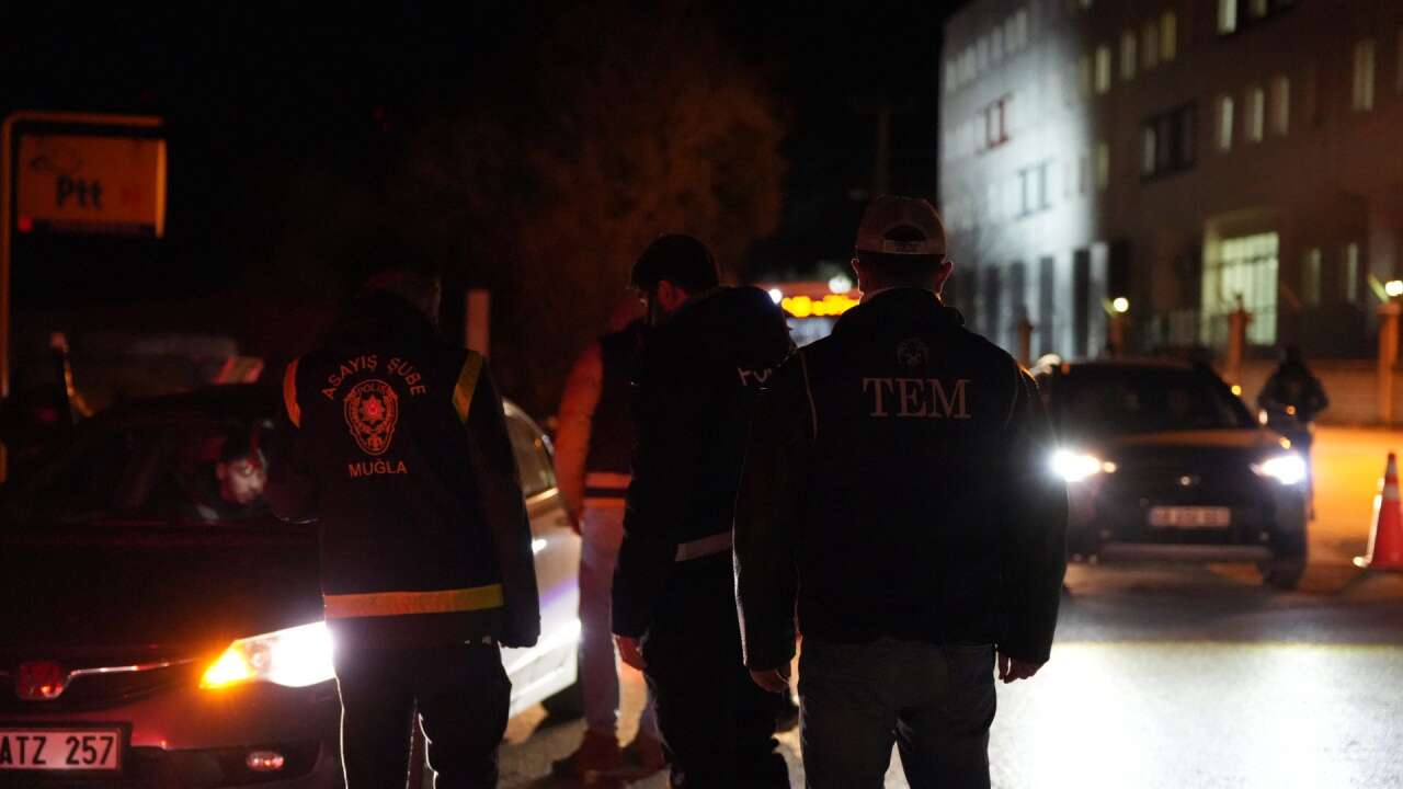 Menteşe’de Yılbaşı Öncesi Asayiş ve Trafik Denetimleri Artırıldı 12